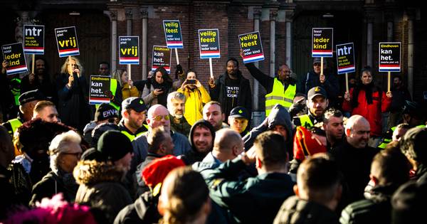 Slagveld dreigt bij intocht Sinterklaas in Eindhoven
