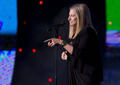 Barbra Streisand komt na zes jaar stilte met nieuwe muziek: “Door het toenemende antisemitisme in de wereld”