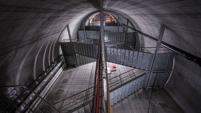 Scholieren beklimmen alle 589 treden van Euromast voor het goede doel