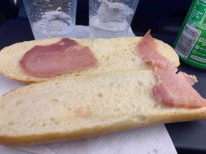 Ryanair-passagier betaalt bijna zes euro voor “zieligste broodje ter wereld”