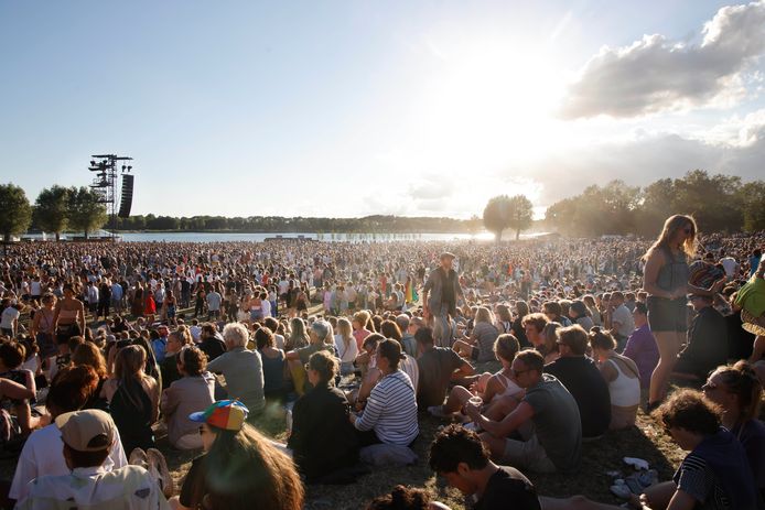 Giornata luminosa a Down The Rabbit Hole 2022.