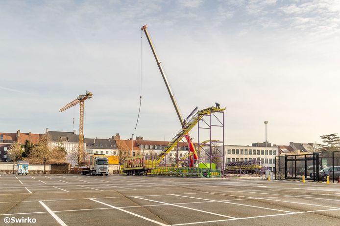 De foorkramers van de Winterfoor van Aalst zijn aan de opbouw begonnen.
