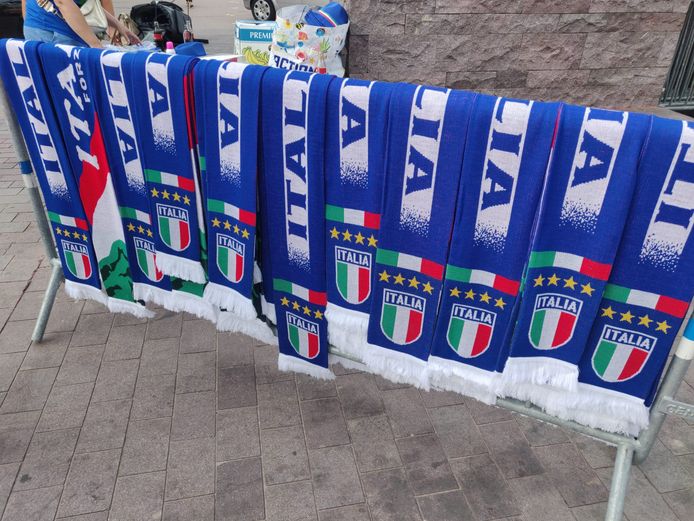 Een standje met Italiaanse vlaggen.