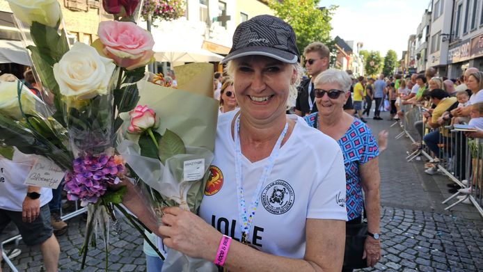 BORNEM - Na haar zwaar ongeval 16 jaar geleden wandelde de Bornemse Vicky Gosselé vandaag de Dodentocht uit voor haar redder.