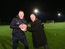 Leuke buren Gerard en Klaas voetballen elke week: ‘Dan gaat er wel een kratje doorheen’