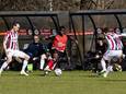 Maxime Limbombe schoot Helmond Sport al snel op voorsprong in een oefenduel met Willem II, maar het mocht niet baten: 6-1.
