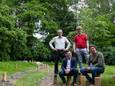 Schepenen Hedwig Kerckhove, Brecht Warnez, en Jens Danneels samen met burgemeester Lieven Huys in het vernieuwde Kasteelpark