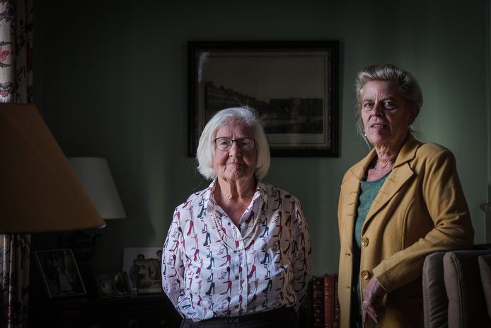 Jonkvrouw Olga van Schuylenburch (links) en schrijfster Aggie Daniëls in 2018.