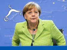 Merkels felgekleurde, vormloze jasjes geven haar de uitstraling van een wereldleider