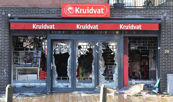 Een na de verwoestende plofkraak is er weer een Kruidvat in | Maasdriel