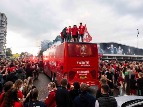 FC Twente kleurt de streek weer rood: ‘De jongens uit het westen hebben geen idee hoe groot deze club is’