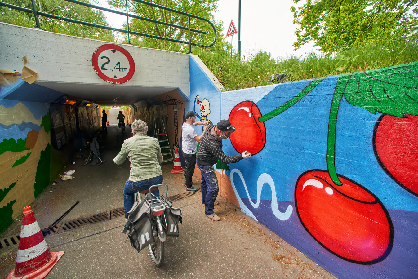 Fietstunnels Uden te smal voor modern fietsverkeer | Foto | bd.nl