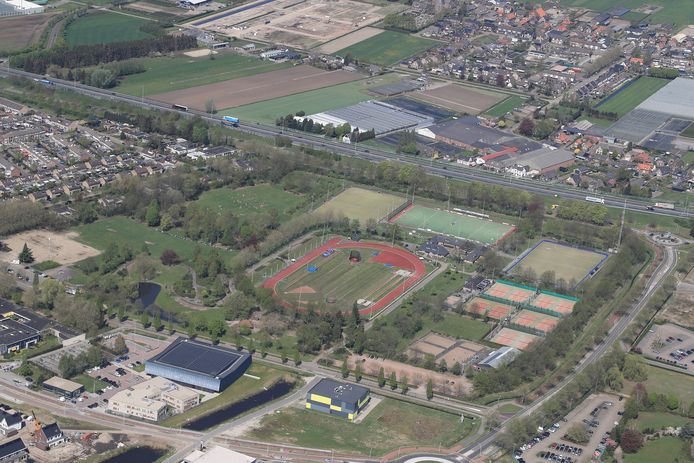 Een foto van enkele jaren geleden van sportpark De Schroef en omgeving in Drunen, van enkele jaren geleden.