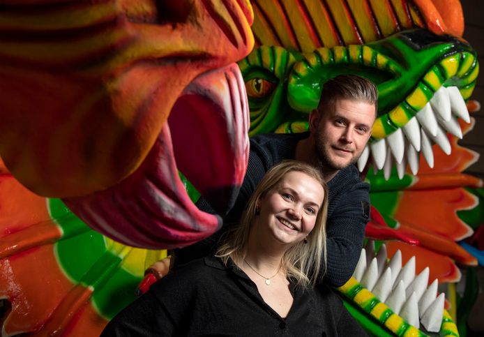 Luuk Siemerink en Marlot Nolten van wagenbouwvereniging De Sjeesköttels uit Rossum.