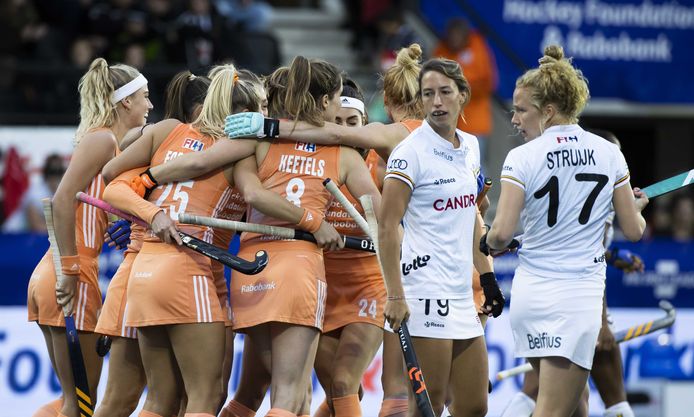 Lidewij Welten maakt de 1-0.