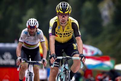 Roglic vecht terug na val op gravelstrook: ‘Goede zaken gedaan’