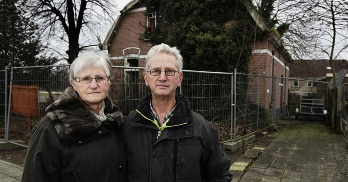 Familie is wonen naast krot helemaal zat
