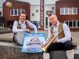 Dennis Smits (rechts) en Sjoerd ter Braak voor het Trefhuus in Overdinkel, waar de Grenslandkapel op tweede paasdag een Sp