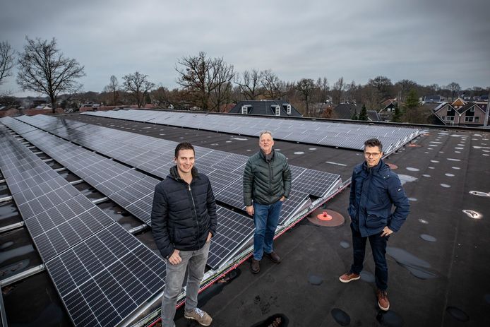 De initiatiefnemers van het energieproject in Weerselo. Vanaf links Nick Nieuwe Weme, Harry oude Rengerink en Tom Wagenvoort.