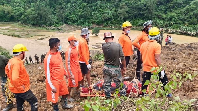 Naast 25 doden zijn er ook nog 40 vermisten na een aardverschuiving in India.