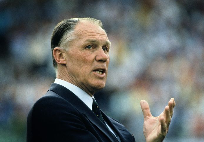 France Football: Rinus Michels beste trainer aller tijden | Nederlands  voetbal | AD.nl