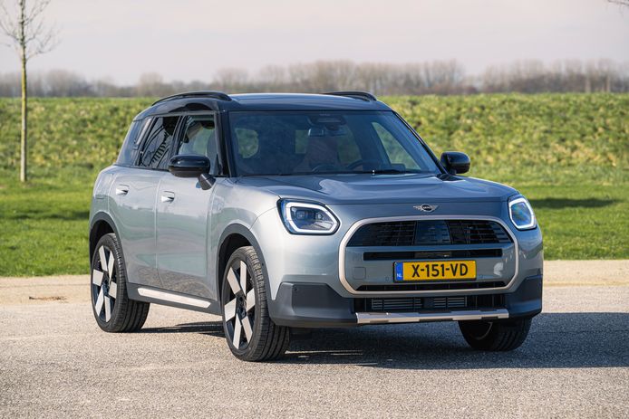 Grootste Mini ooit getest: dit is een echte gezinsauto | Autotest | AD.nl