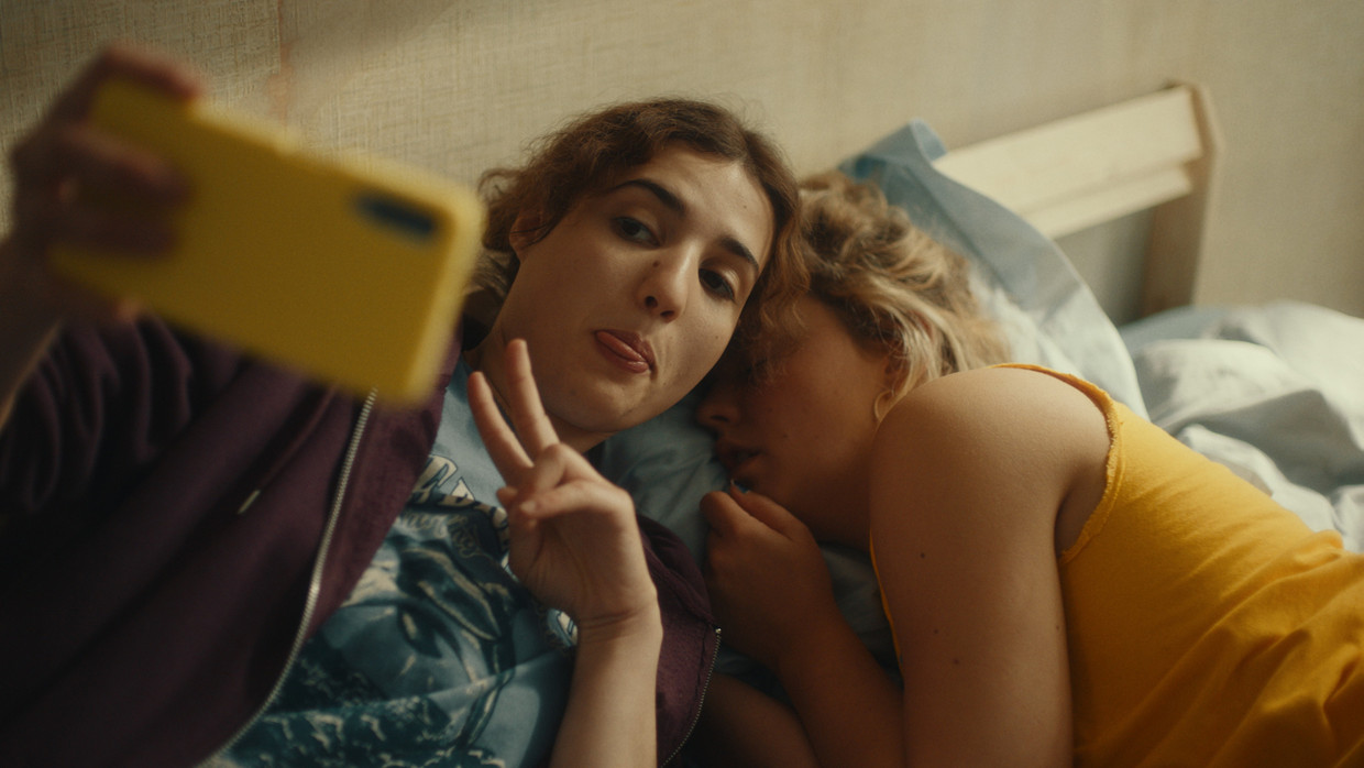 Ahlaam Teghadouini (Bibi) en Laura De Geest (Ama)  Beeld © VRT