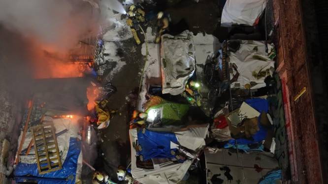  

Brand in geïmproviseerd kamp in Brussel: 80-tal mensen leefde er in tentjes