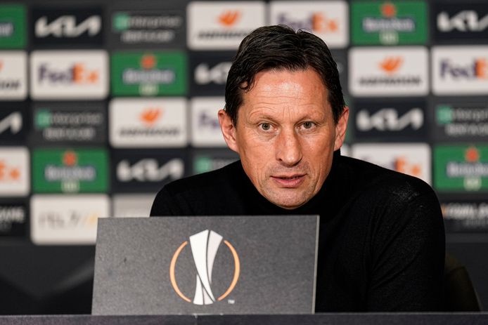 Roger Schmidt vindt dat PSV en Ajax redelijk aan elkaar gewaagd zijn.