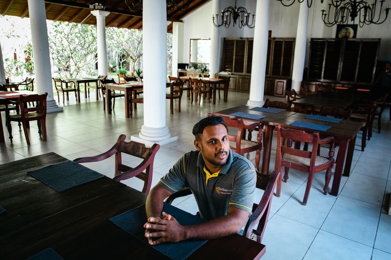 Manager Suneth Indika van het Heritage Hotel Galle.  Beeld Aurélie Geurts