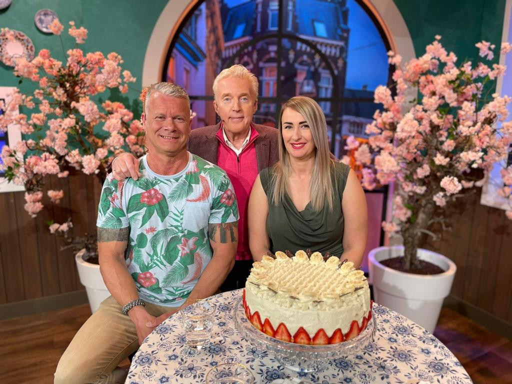 André van Duijn bakt taart voor André van Duin en wordt uitgenodigd voor Heel Holland Bakt