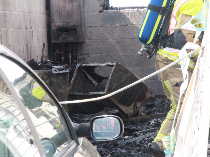 De garage brandde volledig uit