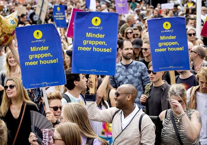 zakdoek Mooie jurk vaccinatie Organisatoren Unmute Us-protesten horen niets uit Den Haag | Show | AD.nl