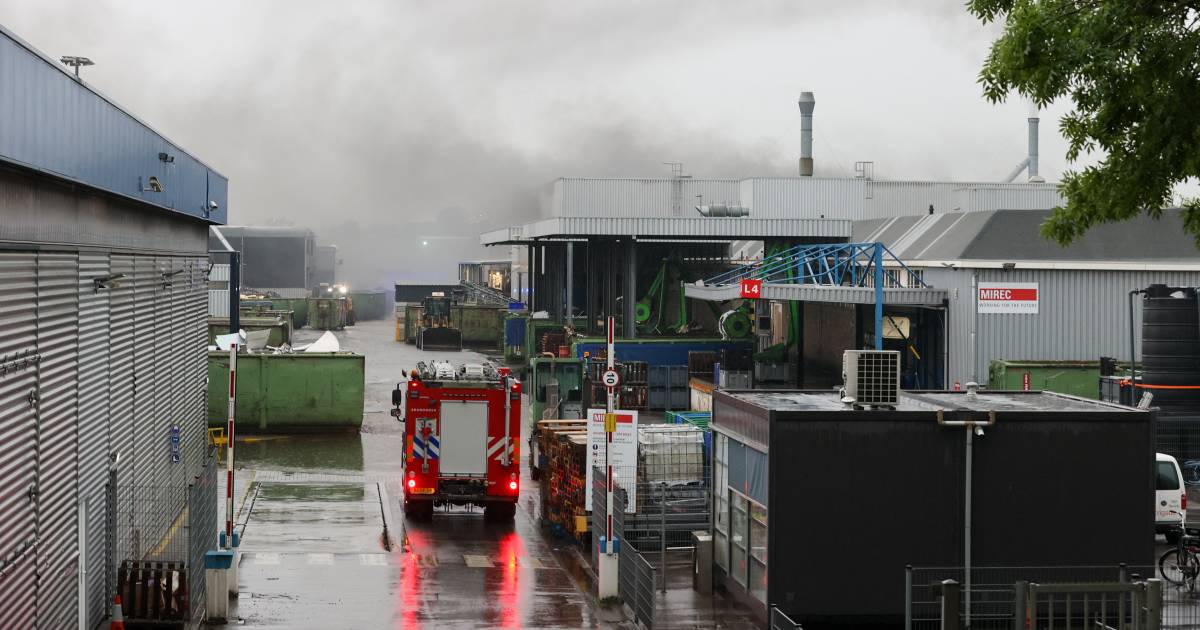 Vierde brand binnen jaar bij recyclingbedrijf Mirec in Eindhoven, ‘noodweer was boosdoener'.