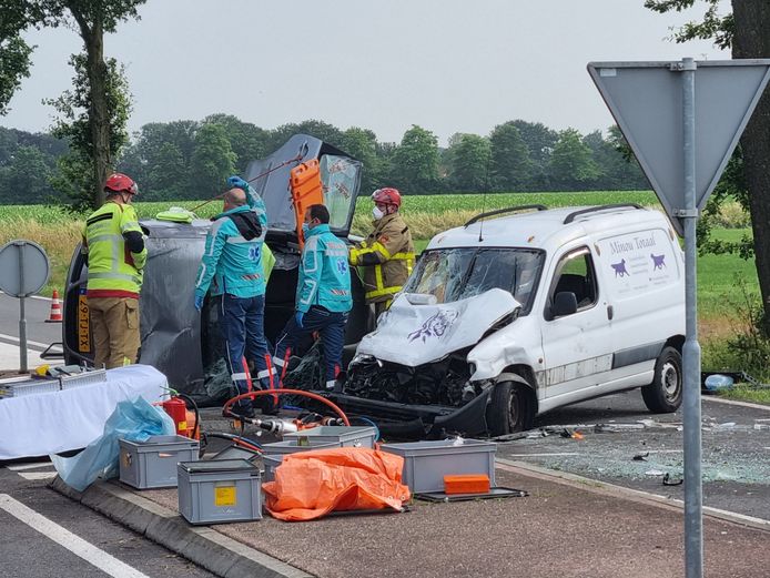 De hulpdiensten zijn vrijdag middag 2 juli 2021 om 17:27 uur gealarmeerd voor een ongeval met letsel op de rotonde  Oude Ijsselweg met de Rijnweg