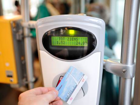 Vanaf vandaag ook met je betaalpas in- en uitchecken in de bus en tram 