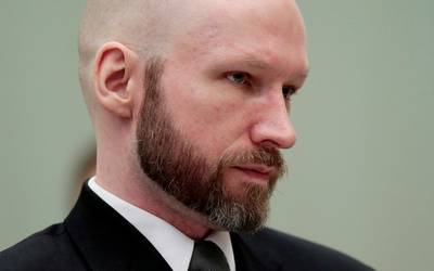 Massamoordenaar Anders Breivik klaagt Noorse staat aan voor schending mensenrechten
