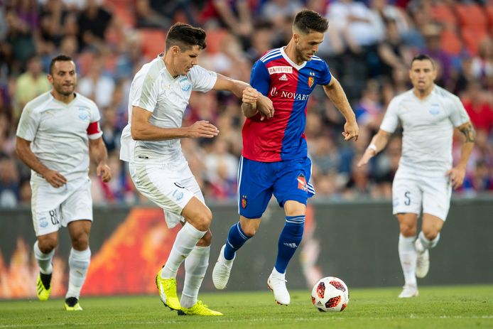Ricky van Wolfswinkel in actie voor FC Basel.