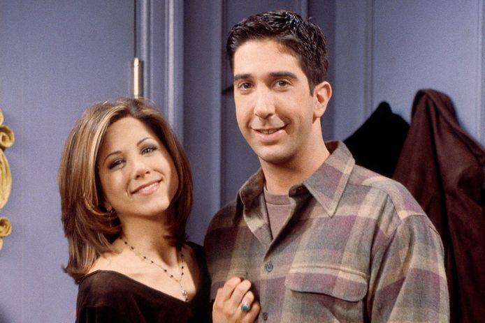 Jennifer Aniston en David Schwimmer als Rachel en Ross in het tweede seizoen van 'Friends'.