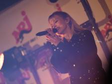 Angèle en showcase très privé à l’Atomium: “Ça fait du bien de remonter sur scène”