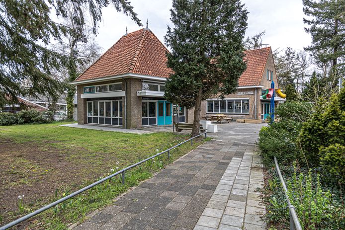 Schoolgebouw van de Ambelt aan de Herfterlaan.