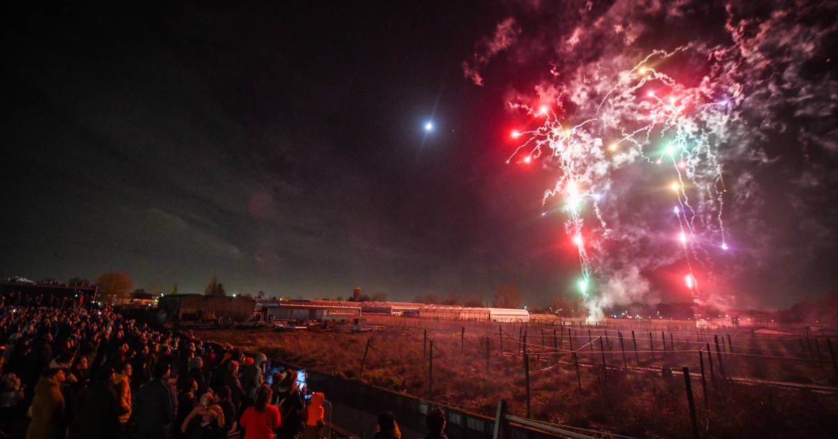 Spektakel tijdens vuurwerkshow in Boskoop (maar het scheelde weinig of