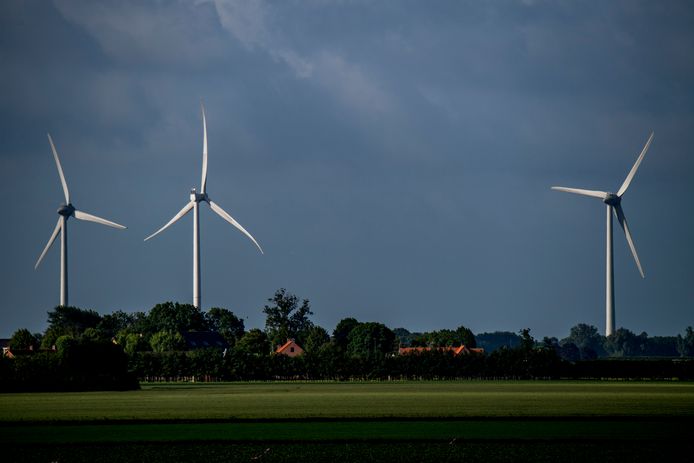 Gesteggel over windturbines in de Dungense Polder.