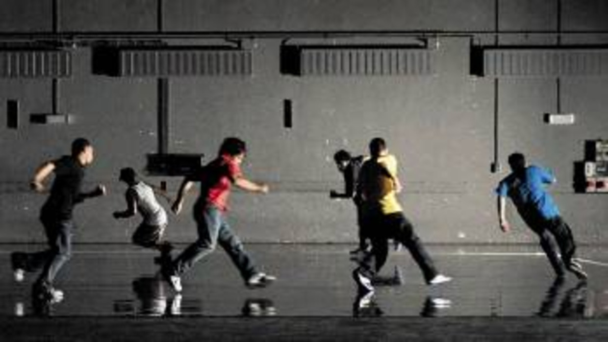 In 'H3' ontleedt de Braziliaanse groep Grupa de Rua van Bruno BeltrÃ£o de codes van hiphop. (Anna van Kooij) Beeld 