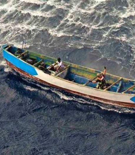 Meisje (17) dobbert 22 dagen op zee zonder eten, 56 passagiers omgekomen: ‘Een massa-graf in zee’