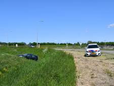 Vrouw belandt met auto in greppel Vlissingen en raakt gewond