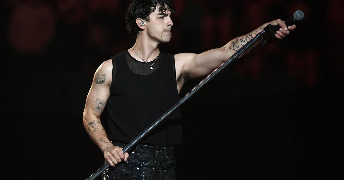 La star de Zoey 101, Alexa Nikolas, accuse Joe Jonas “Il m’a demandé