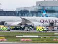 Het toestel van Qatar Airways op de luchthaven van Dublin.
