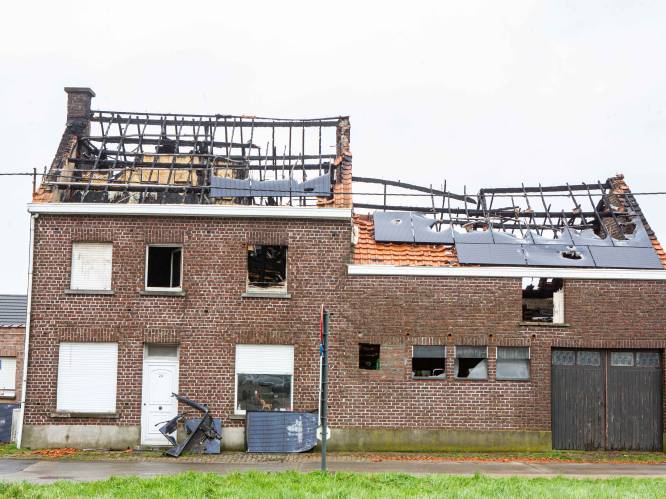 Uitslaande brand treft gezin van zes in Peizegem, alle gezinsleden afgevoerd naar het ziekenhuis