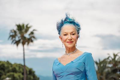 Fifty shades of blue: Helen Mirren verschijnt met felblauw haar op Cannes Film Festival